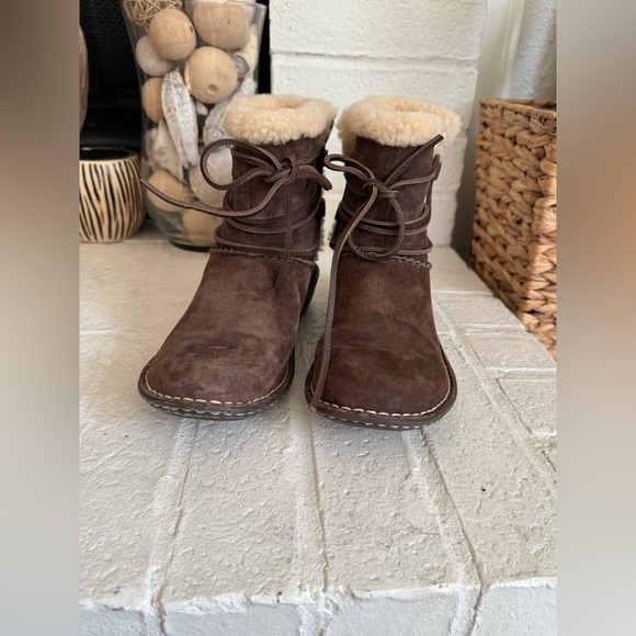 Ugg Caspia Ankle Short Shearling Leather Brown Lace Up Boots Womens Sz 8 - Picture 9 of 11